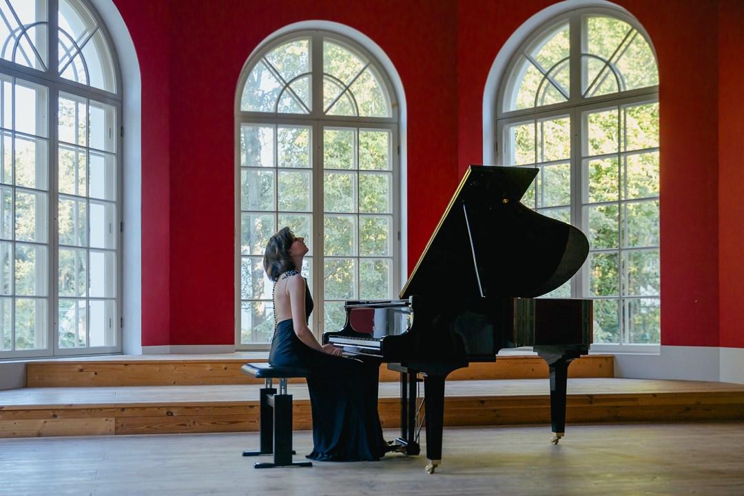 Пианистка Елена Тарасова открывает серию концертных выступлений