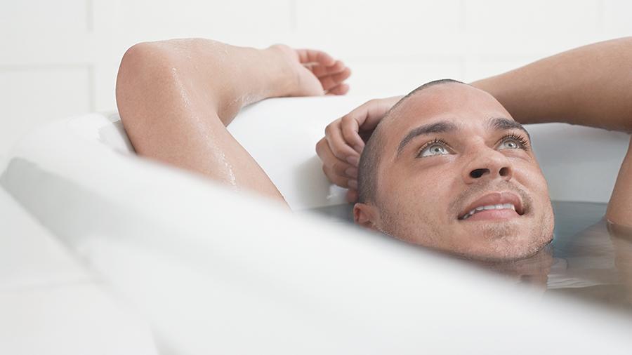 Ученые назвали плюсы горячей ванны перед сном