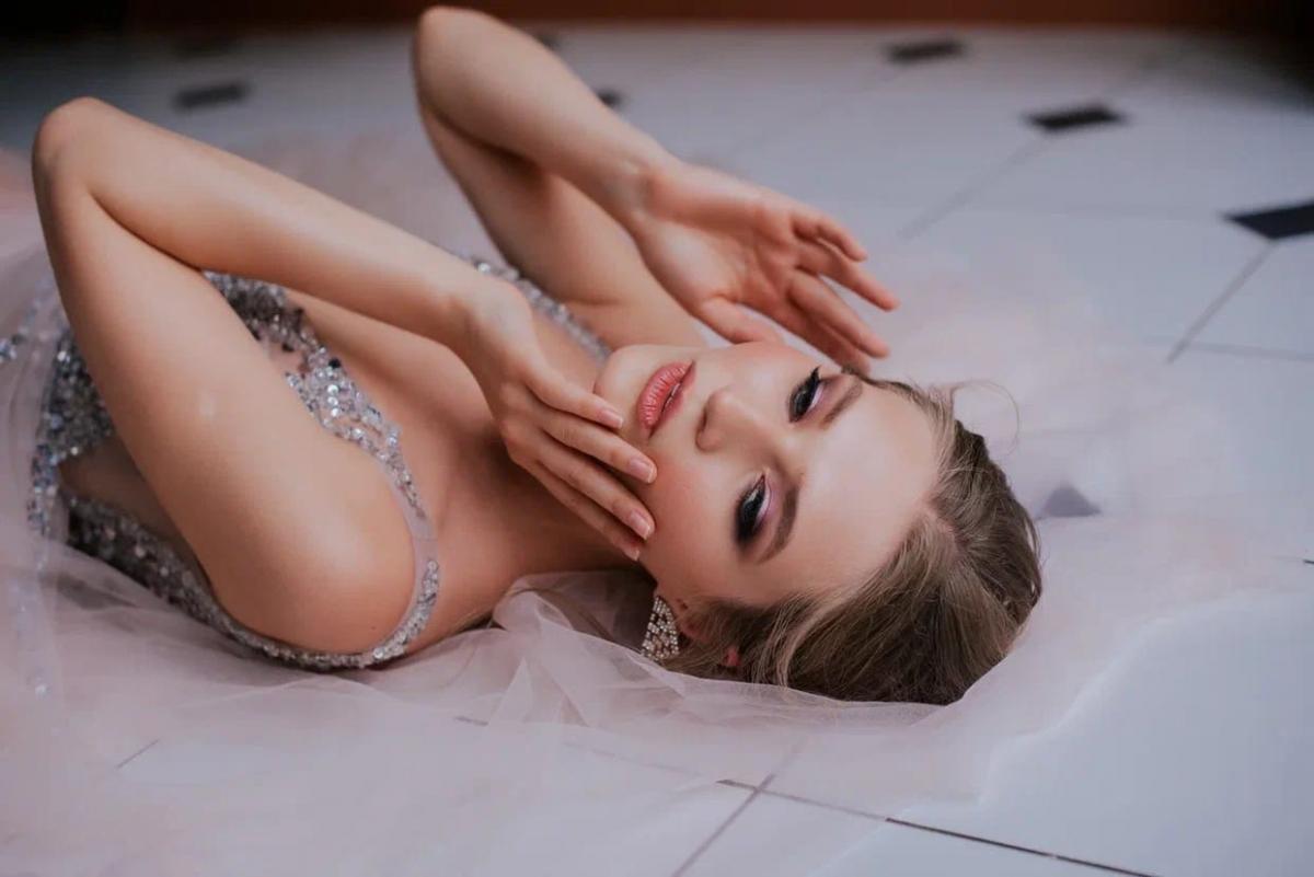 Безупречное сияние: яркие акценты макияжа для торжеств и корпоративов