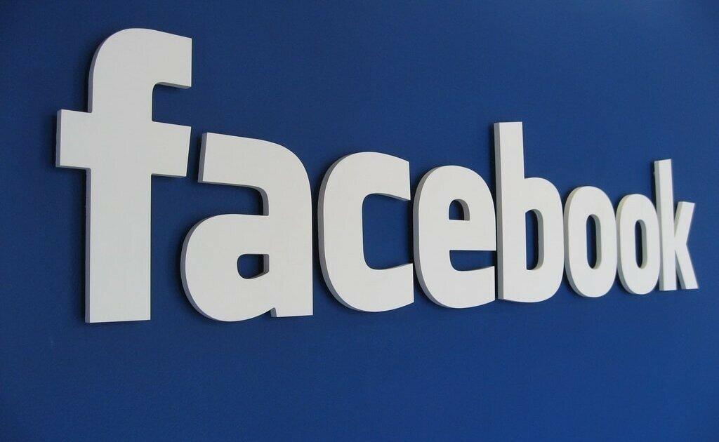Роскомнадзор сообщил о блокировке Facebook в России