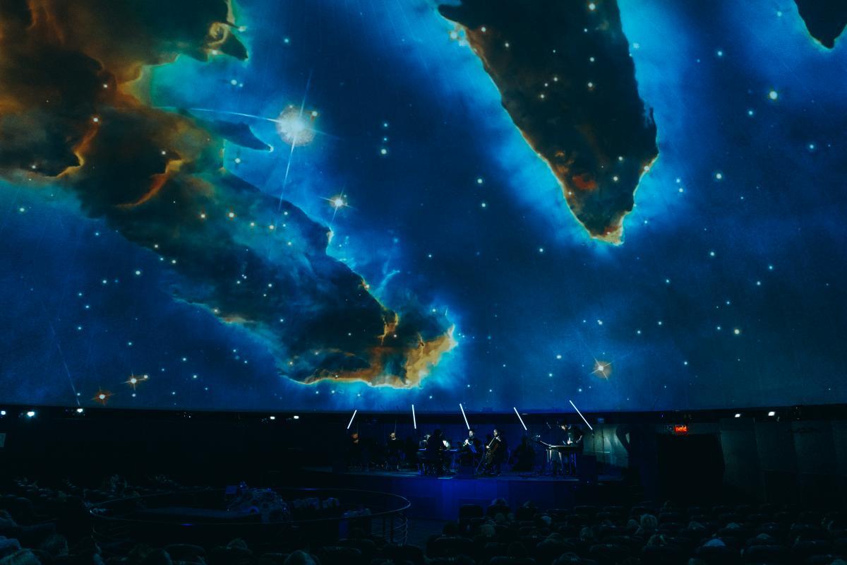 В Московском планетарии состоится премьера космическо-симфонического шоу «Киновселенная | От Морриконе до Циммера»