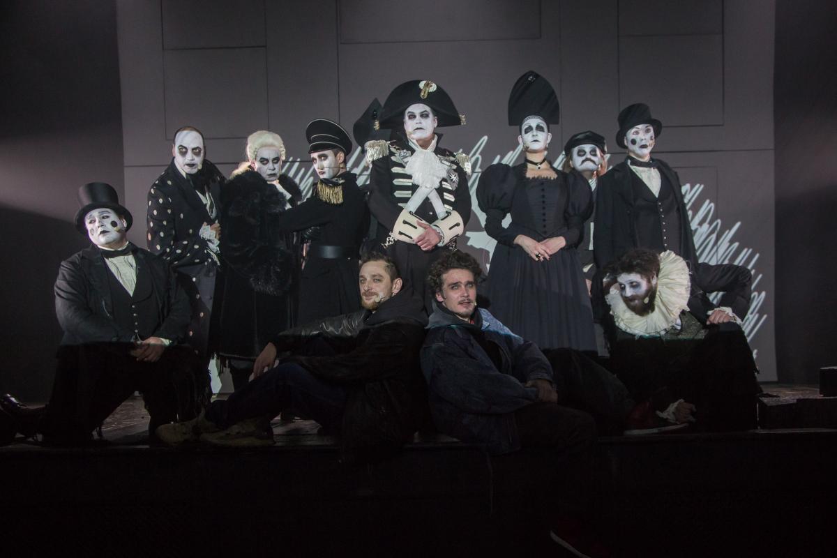 Премьера спектакля «Ревизор» в стиле хип-хоп в Московском Губернском театре: «Из Петербурга инкогнито…» 