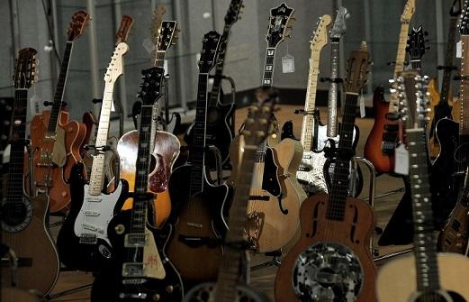 В Нью-Йорке на аукционе продано около 300 редких гитар за $1,3 млн