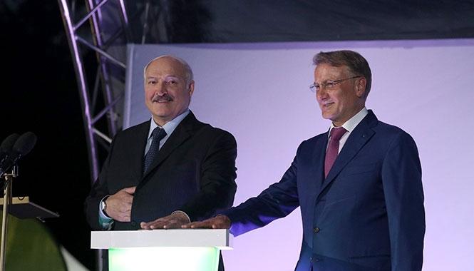 Александр Лукашенко и Герман Греф открыли в Минске светомузыкальный фонтан