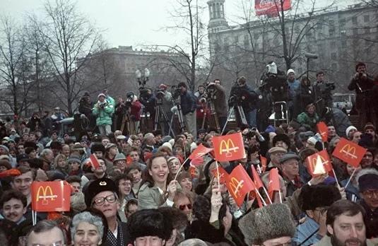 Ресторану «Макдоналдс» в России – 30 лет: архивные факты и современные тенденции