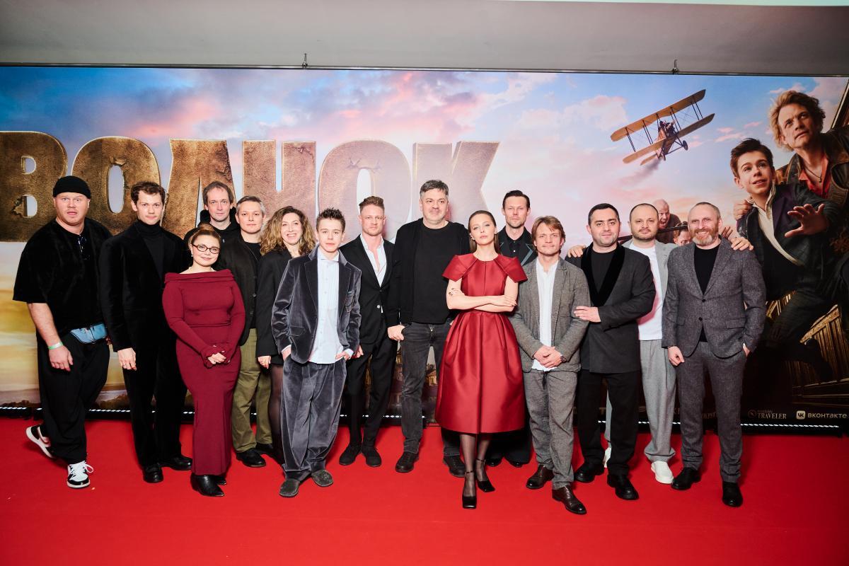 Евгений Ткачук, Юлия Хлынина, Марк-Малик Мурашкин и Даниил Воробьев представили фильм «Волчок» на светской премьере в Москве