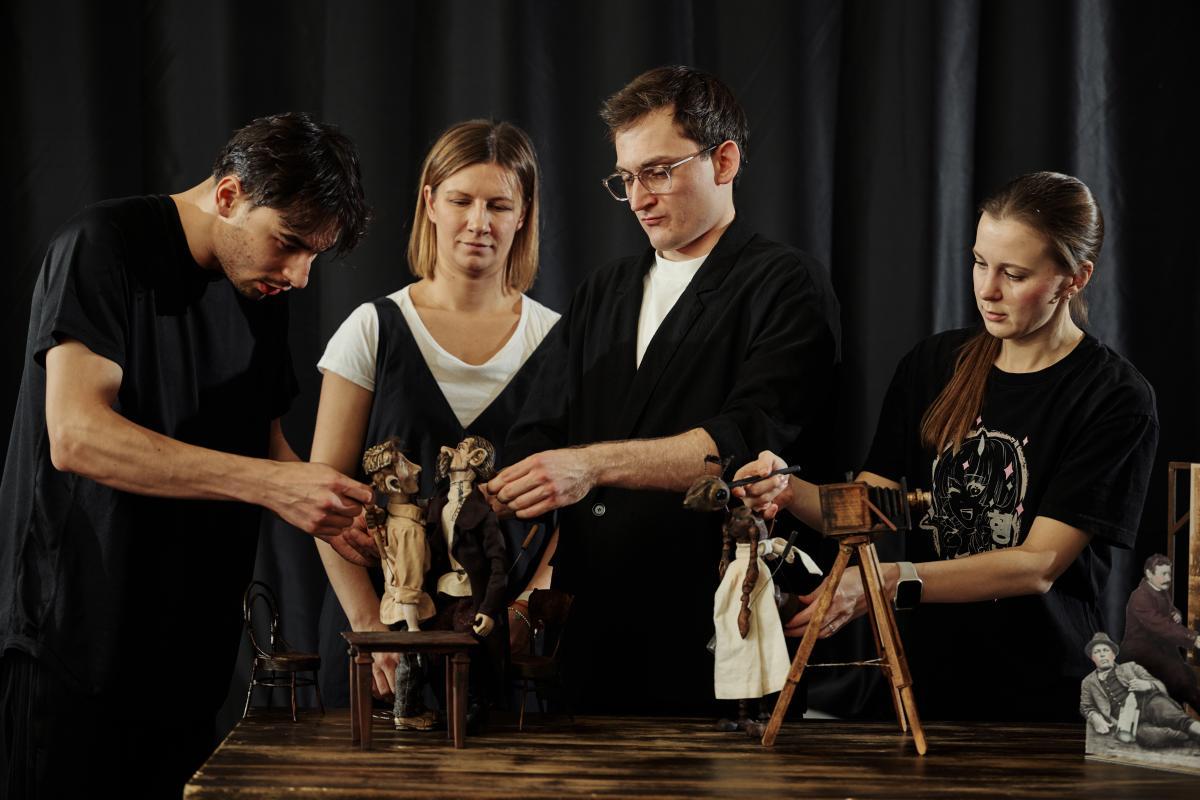 В Театре Наций представили премьеру на стыке драматического и кукольного театров 