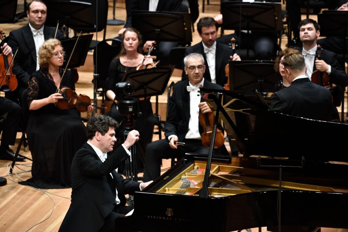 Мировая премьера: Мацуев, Чайковский и четыре рояля