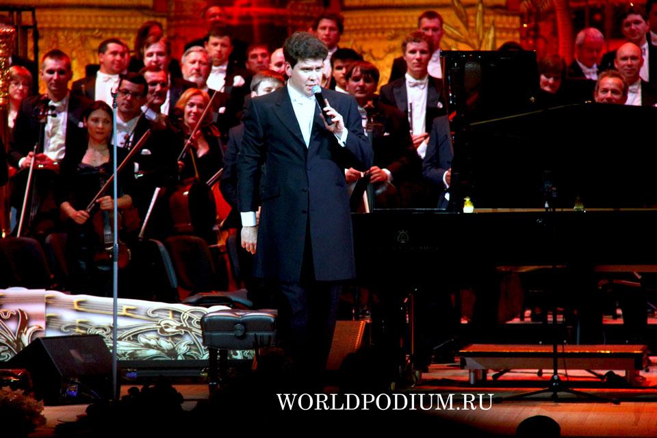 Денис Мацуев поздравил всех женщин сольным концертом в Оренбурге