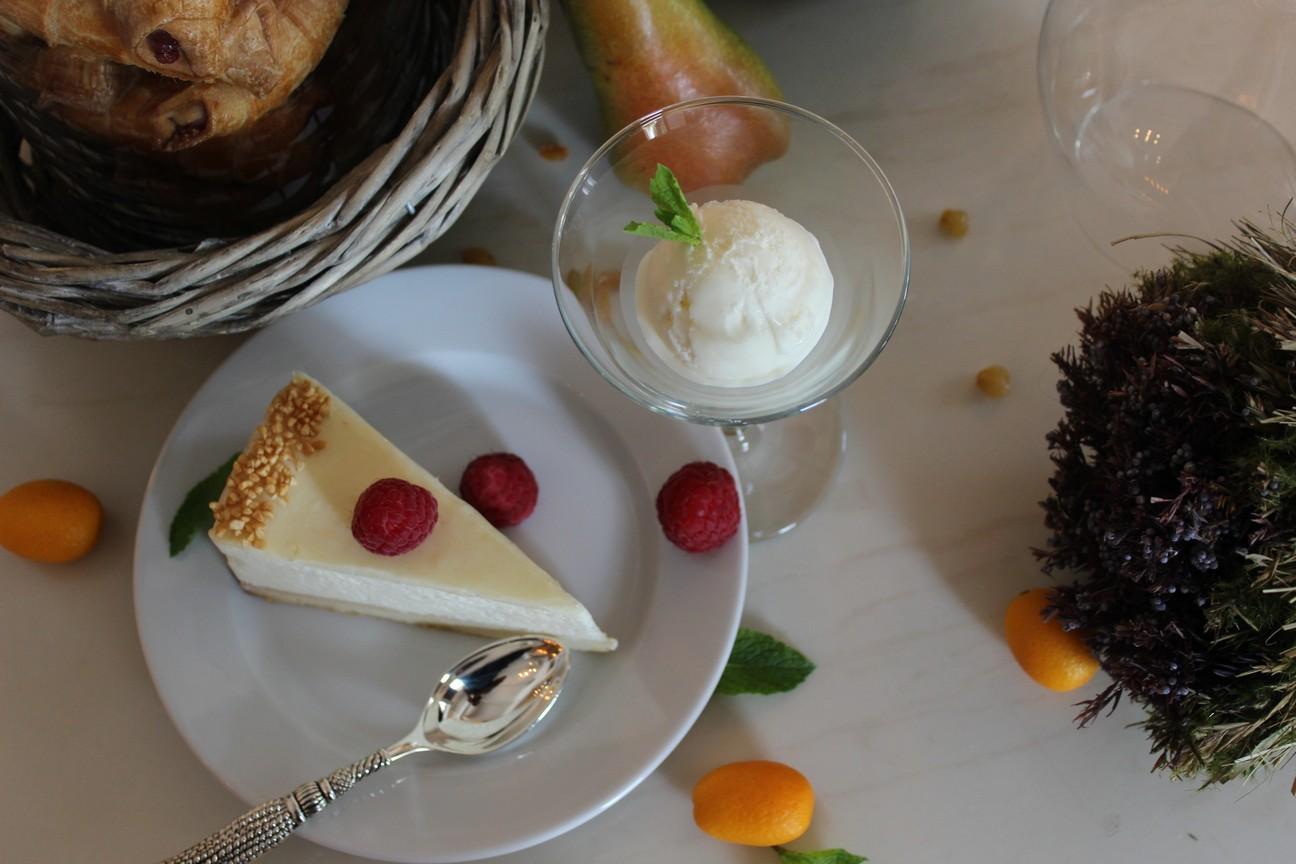 Летние десерты в кафе «Пироги Вино и Гусь»