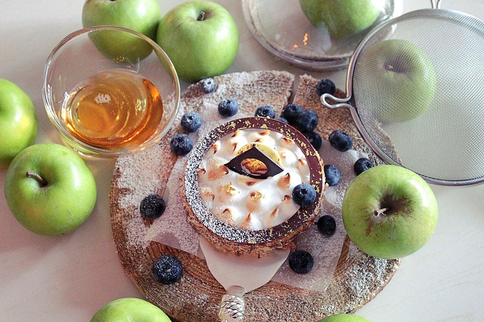 Медово-яблочные десерты в кафе «Пироги Вино и Гусь»