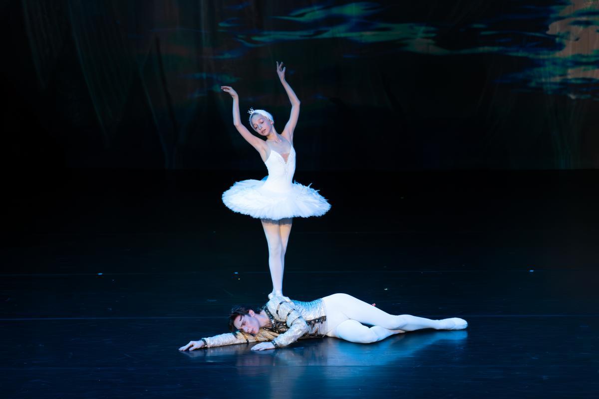 Спектакль «Лебединое озеро» объединил на сцене Зарядья учеников Русской национальной балетной школы и признанных мастеров балета