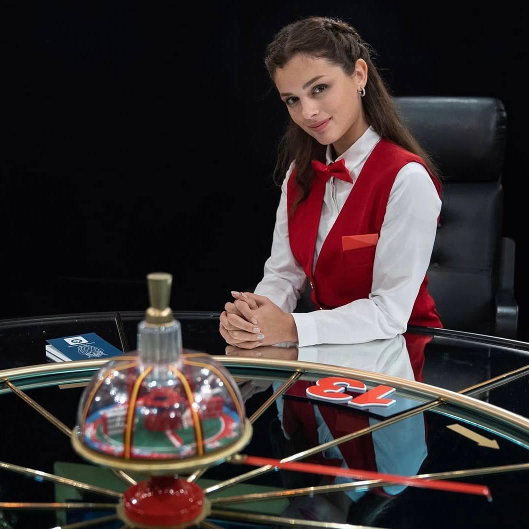 Девушка-крупье из &quot;Что? Где? Когда?&quot; Полина Лысенко