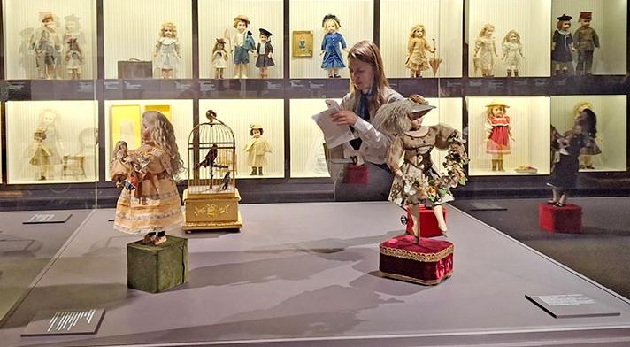 Музей изобразительных искусств имени А.С. Пушкина представил  выставку «Августейшие. Куклы»