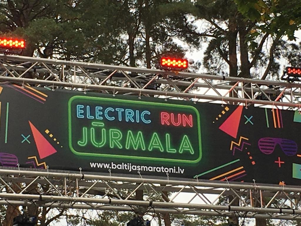  „Electric run Jūrmala”, - сообщает наш коресспондент из Латвии Мара Ошурока