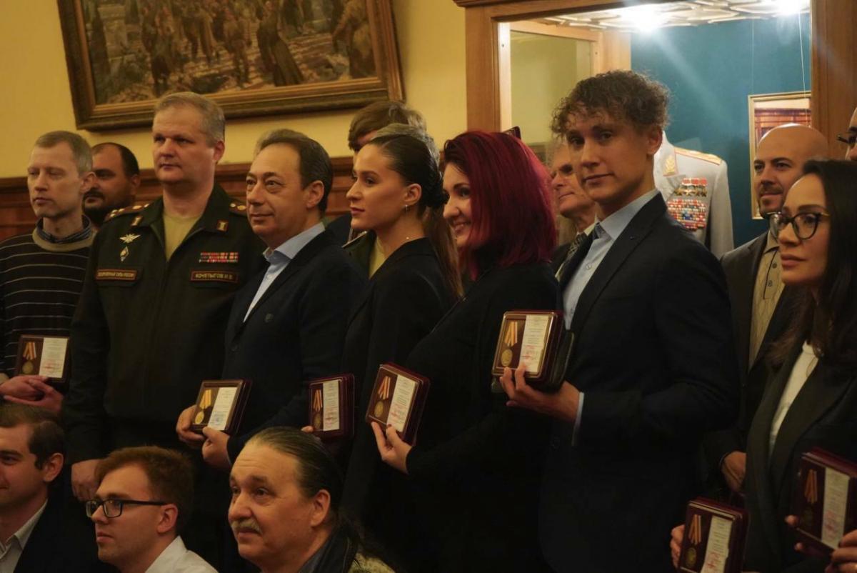 Студентов и педагогов Института современного искусства наградили медалью «Участника военной операции в Сирии»