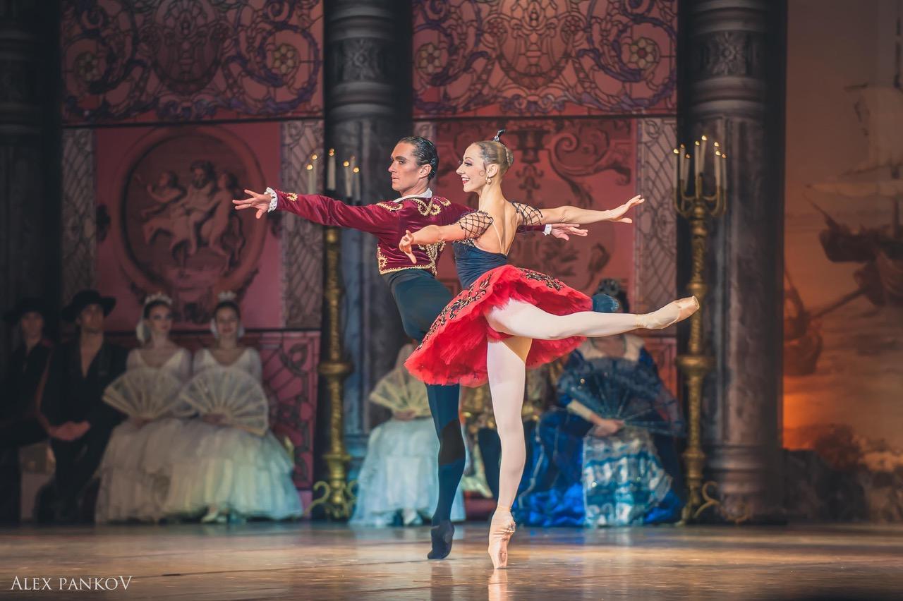 Театр классического балета покажет мгновения танца на фотовыставке