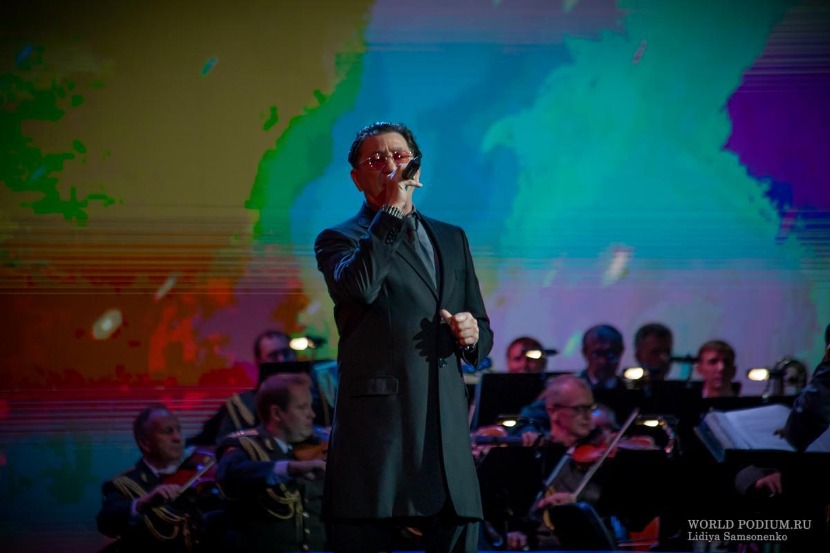Первый канал покажет телевизионную версию юбилейного сольного концерта Григория Лепса