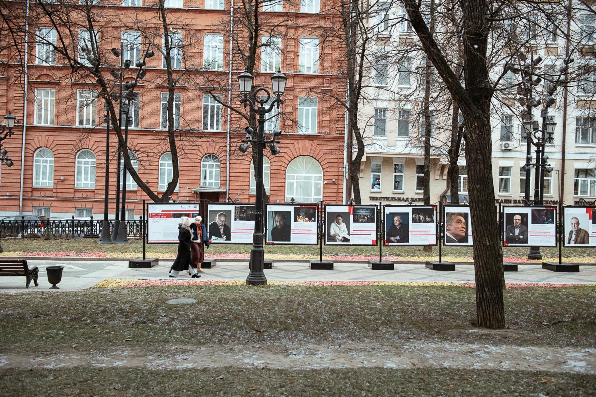 В Москве на Никитском бульваре открылась выставка «Мастера и наставники московской сцены»