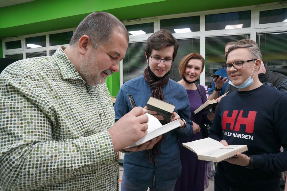 Сергей Лукьяненко в Библиотеке для молодёжи представит свою литературную мастерскую