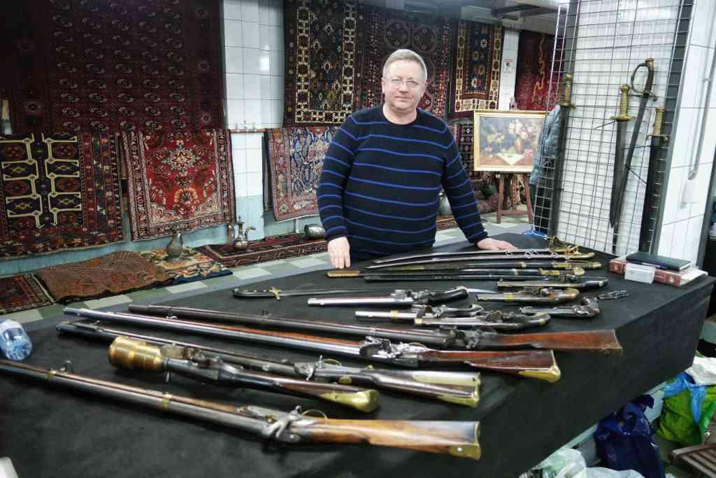 Шедевры оружейного искусства покажут на майском слете коллекционеров