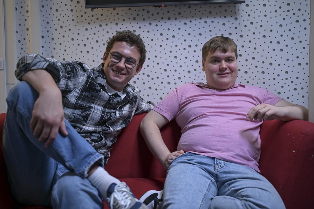 Никита Кологривый, Юрий Колокольников, Рузиль Минекаев, Алексей Онежен озвучили героев сериала о невербальном аутизме