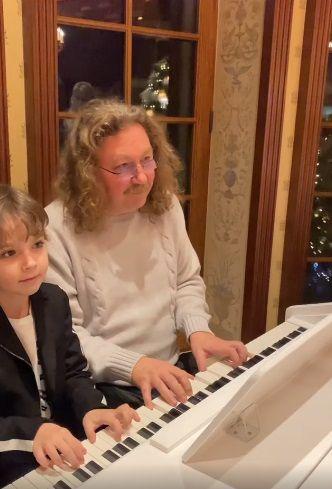 Игорь Николаев сыграл на рояле в дуэте с сыном Галкина и Пугачевой