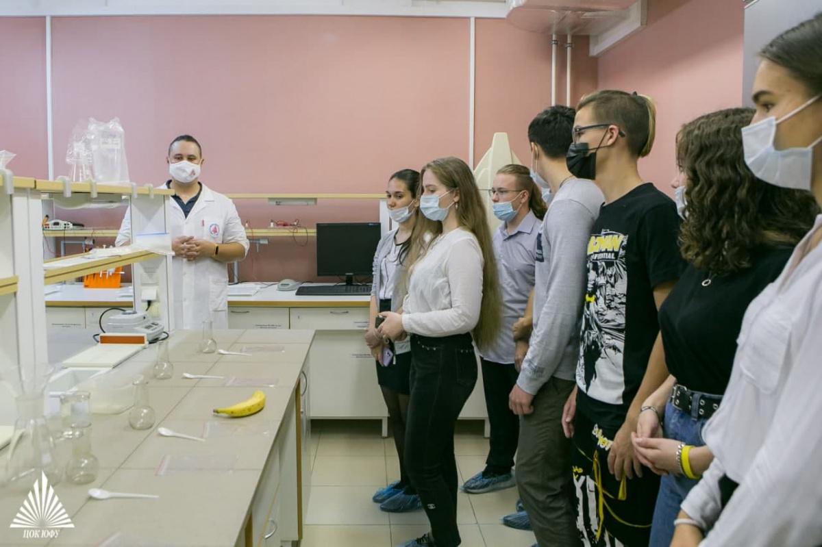 Научные организации пяти регионов России представили школьникам разработки в области генетики и медицины