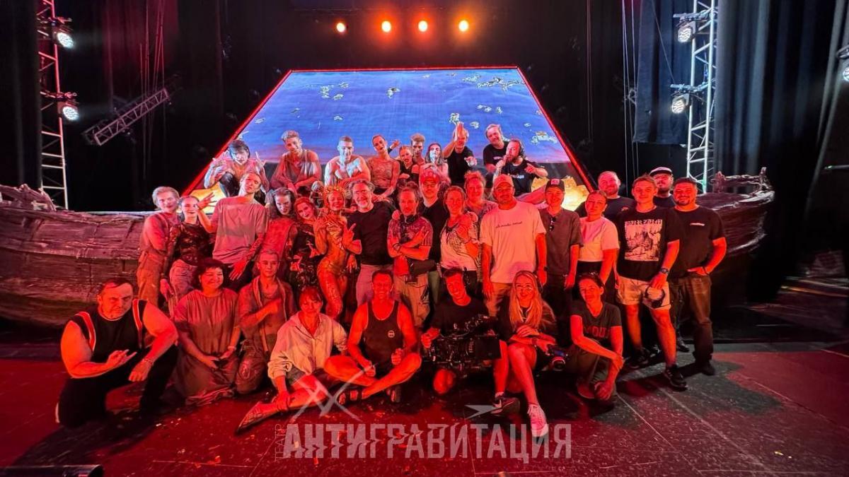 Команда Театра Антигравитации создала новый фантазийный мир для клипа Сергея Шнурова и группировки «Ленинград» «Бешеный Фэшн»
