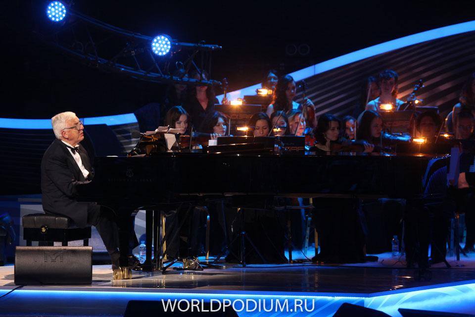 Раймонд Паулс сделал ряд неожиданных признаний на концерте в Таллине
