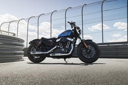 Harley-Davidson покрасил мотоциклы под джинсу