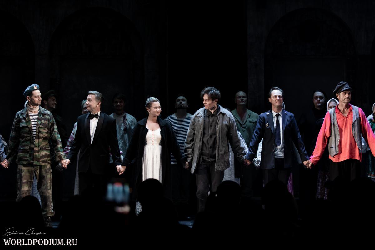 В Театре Мюзикла состоялся юбилейный показ рок-оперы «Преступление и наказание» в постановке Андрея Кончаловского