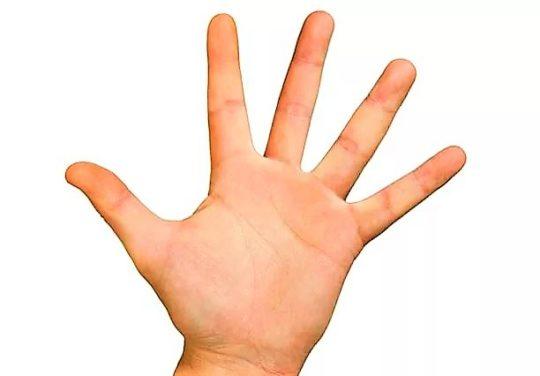 Ученые рассказали, почему люди хрустят пальцами