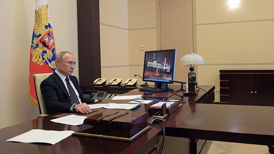 Путин перенес мероприятия в честь Дня Победы
