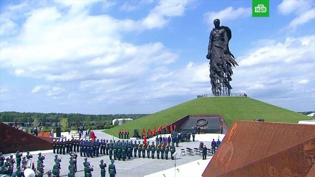 Владимир Путин и Александр Лукашенко открыли мемориал Советскому солдату подо Ржевом