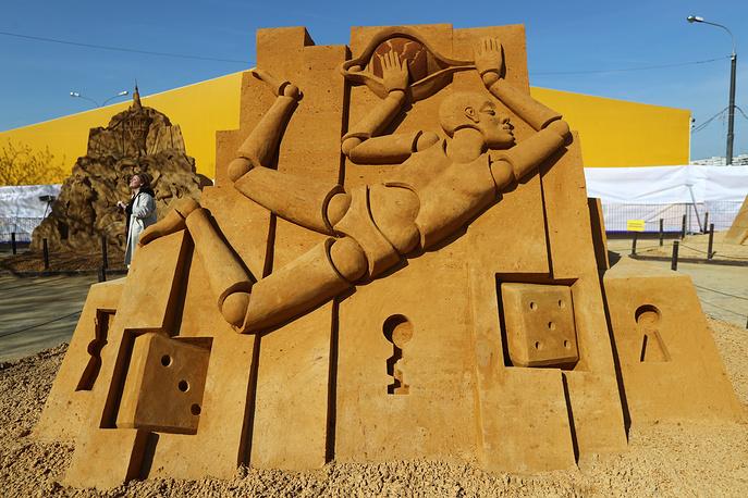 &quot;Хрупкий мир&quot;: в Москве проходит чемпионат по скульптуре из песка