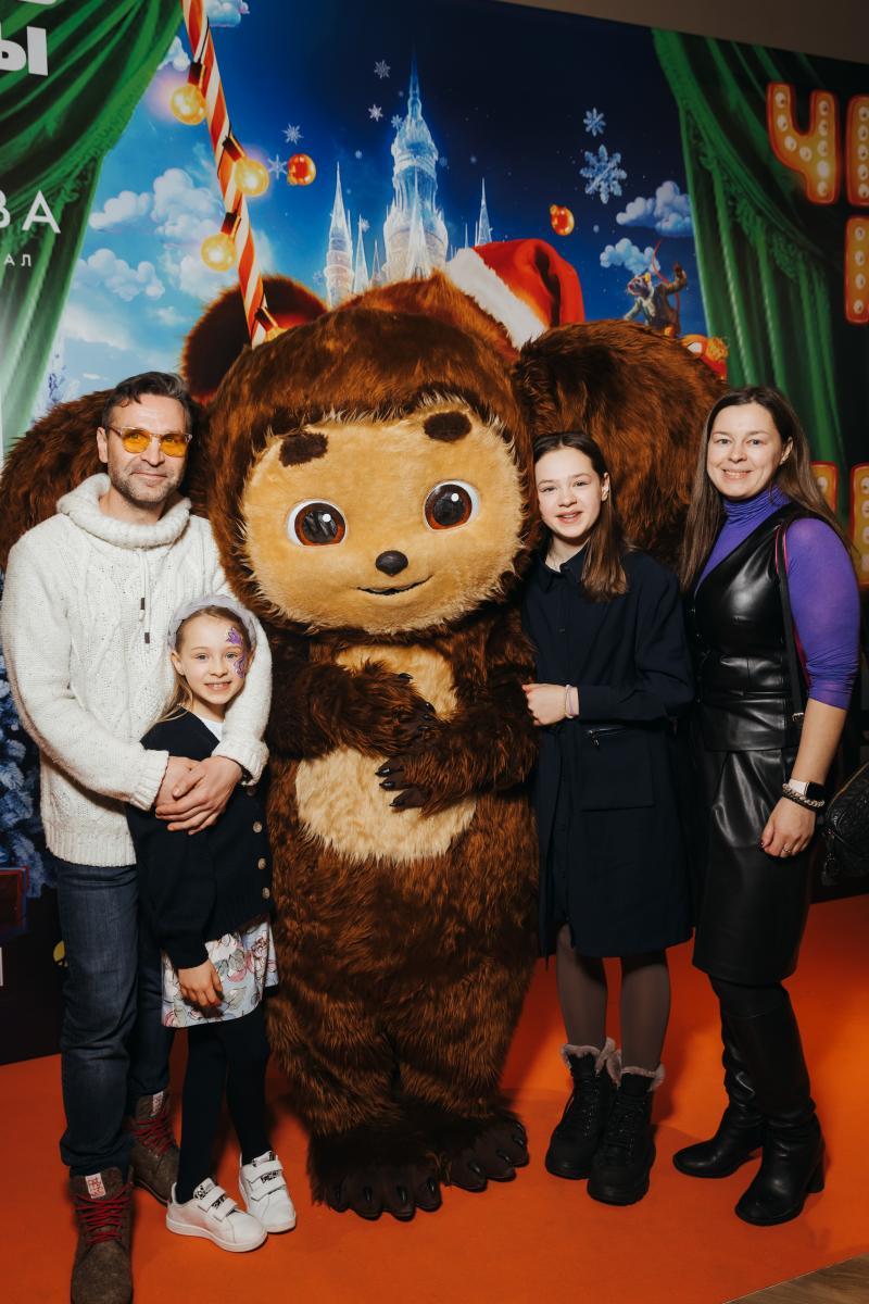Звезды с детьми посетили премьеру новогоднего шоу «Чебурашка. Ушастые Елки»