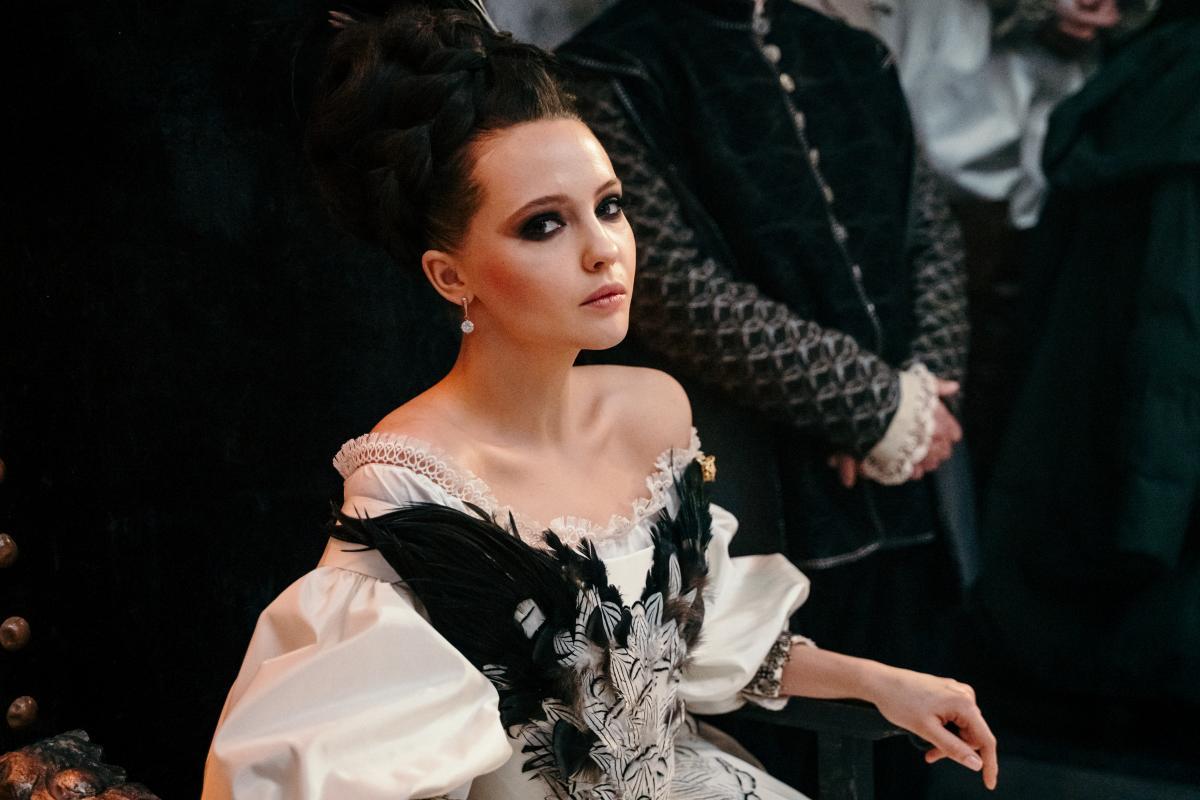 Юлия Хлынина снялась в роли королевы в сериале «Этерна»