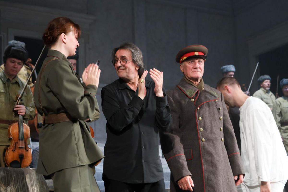 «Живые и мертвые. Солдатами не рождаются». Впервые на сцене «Мастерская «12» Никиты Михалкова