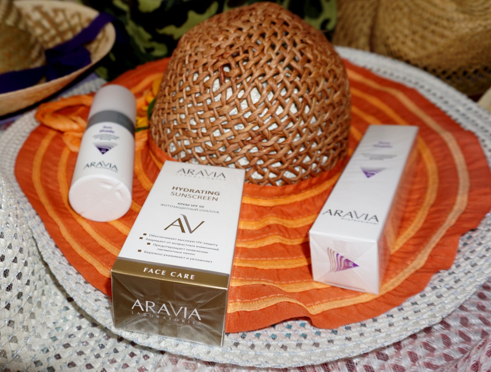 Aravia sunscreen. Аравия солнцезащитные средства. Aravia солнцезащитный крем. Солнцезащитный крем Аравия. Аравия солнцезащитный крем SPF 50.